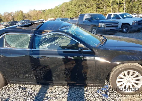 2013 Chrysler 300 Motown z USA, uszkodzony, nr VIN 2C3CCAAG1DH589989